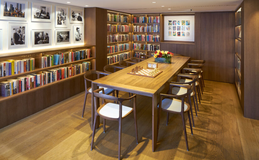 Bibliotheek Ambassade Hotel